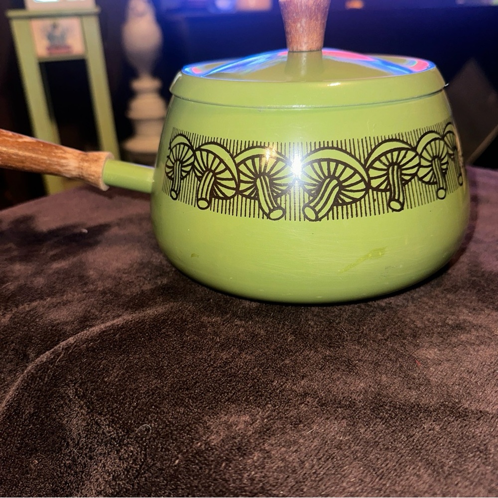 Vintage 1970s mushroom design fondue pan with lid